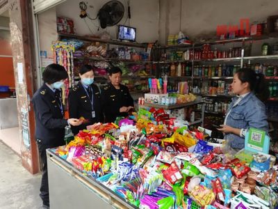 在学校周边“无底线营销”食品?!严查!